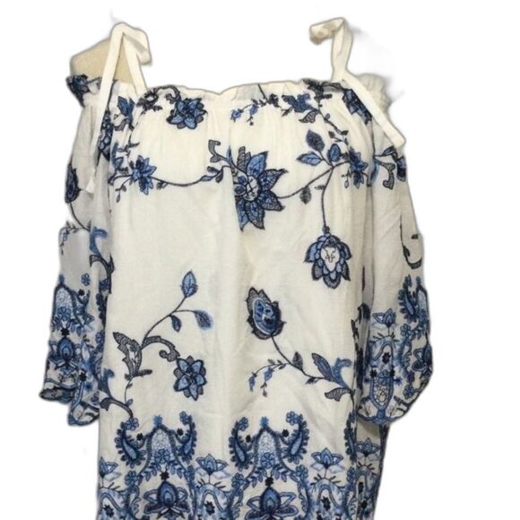 Parker Blouse Top Women’s Size Large Color White & Blue Embroidered Flower - Picture 5 of 11